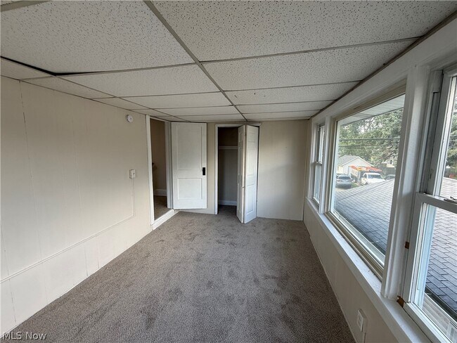 Building Photo - 301-303 Roslyn Ave NW