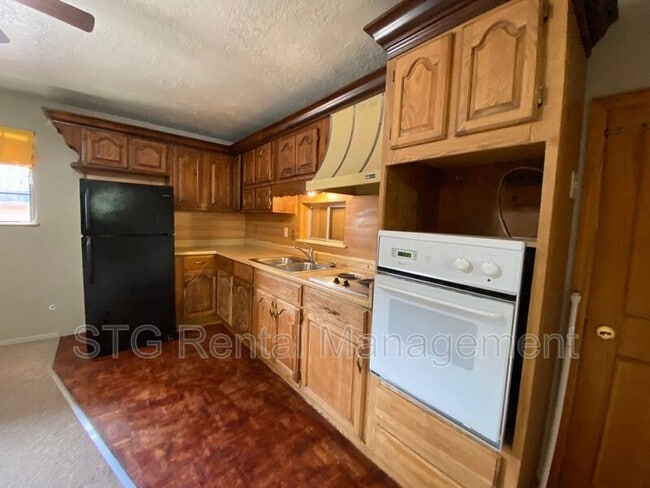 Building Photo - 145 E 500 S
