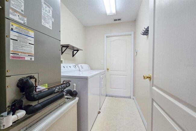 Building Photo - 10417 Lake Hasson Cir