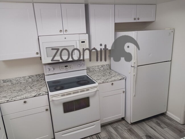 Building Photo - COOMING SOON! Beautifully upgraded house located in the vibrant city of Tempe, AZ