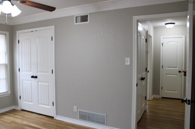 Building Photo - 4305 Randel Dr