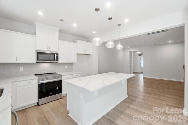 Building Photo - 14862 Tamarack Drive