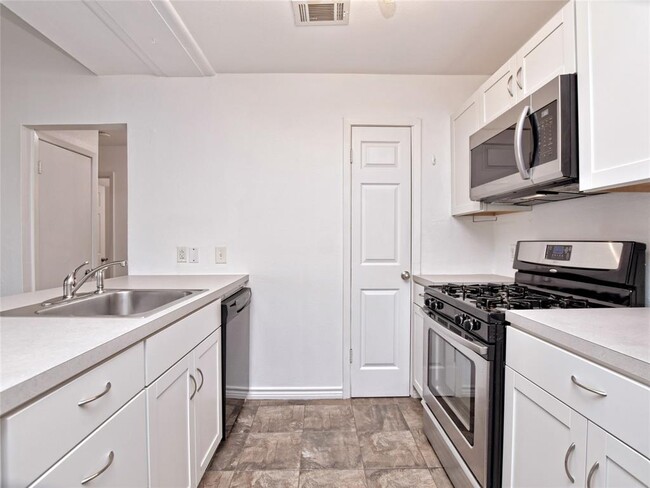 Building Photo - 710 Ramble Ln