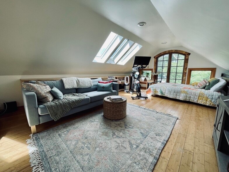 Building Photo - 1701 Taylor St NE