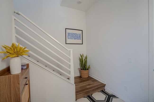 Building Photo - 26939 Goldfinch Ln