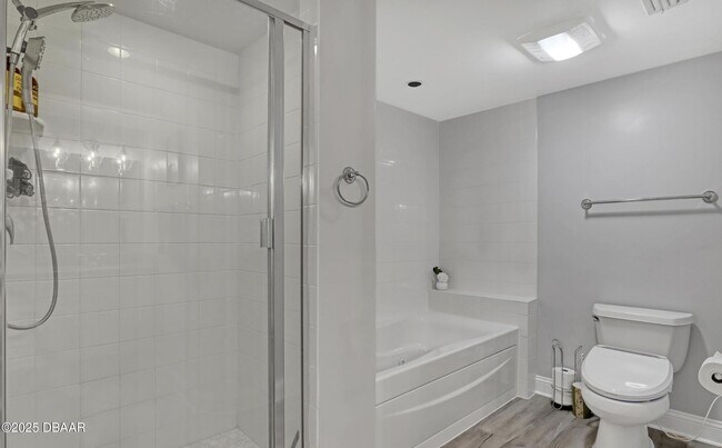 Building Photo - 4670 Links Village Dr