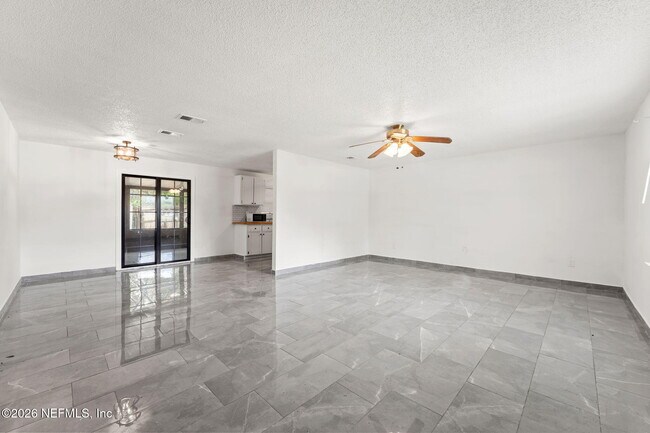 Building Photo - 4212 Pointe Haven Dr N
