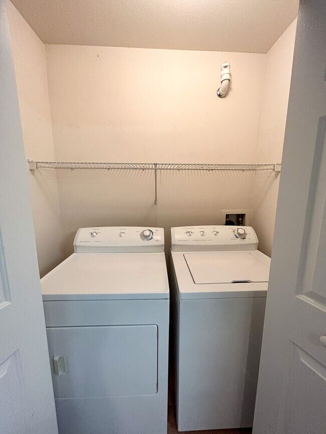 Building Photo - 2/2.5 Cozy Condo in Isabella Park