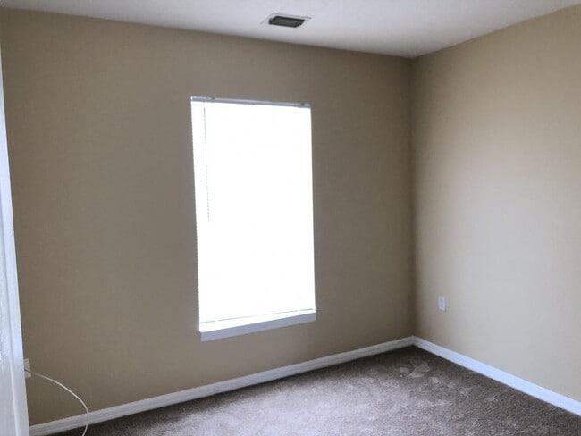 Building Photo - Beautiful Home