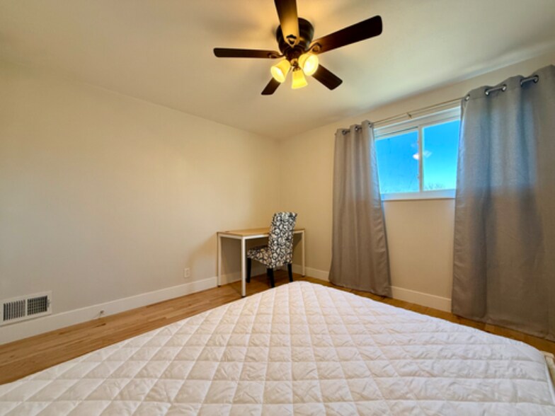 Building Photo - 9989 Dodge Dr