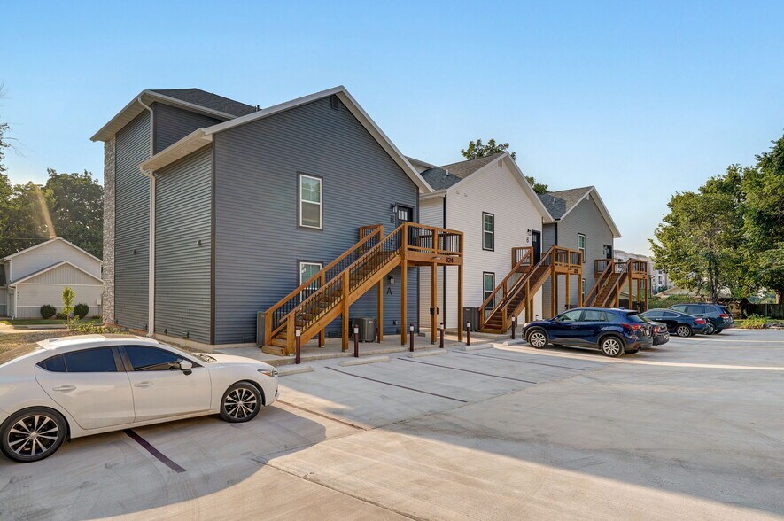 Building Photo - 319 S Florence Ave