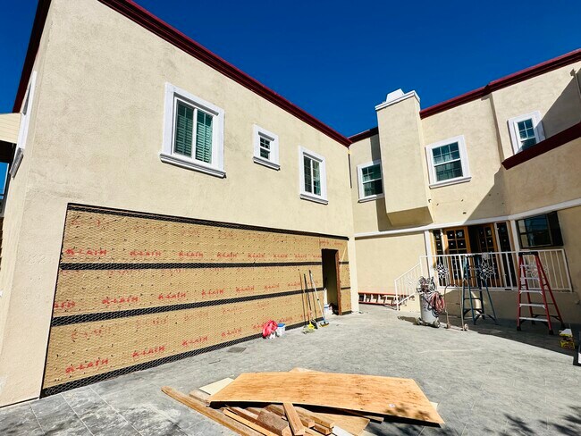 Building Photo - 3821 Elm Ave