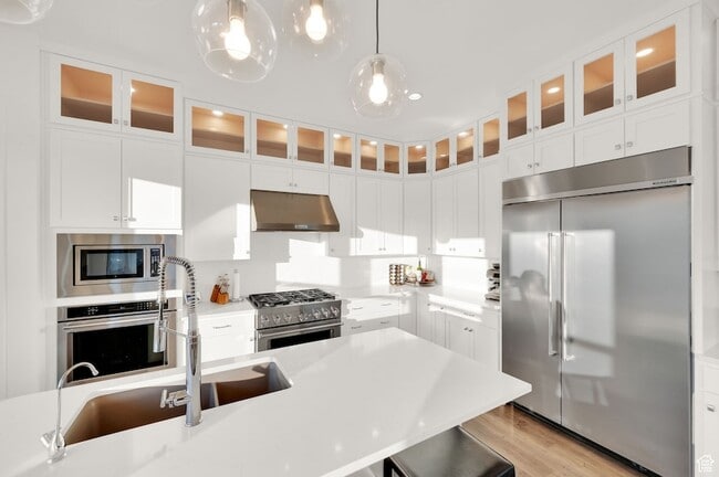 Building Photo - 1722 Oakridge Cir