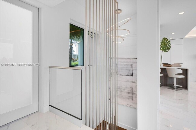 Building Photo - 100 South Pointe Dr