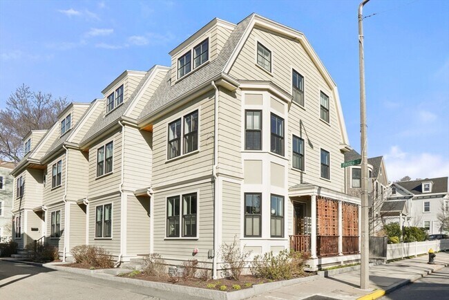 Building Photo - 1-7 Atwood Square