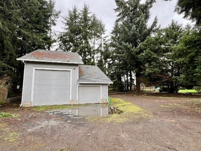 Building Photo - Renovated 3BD w/ Large Shop