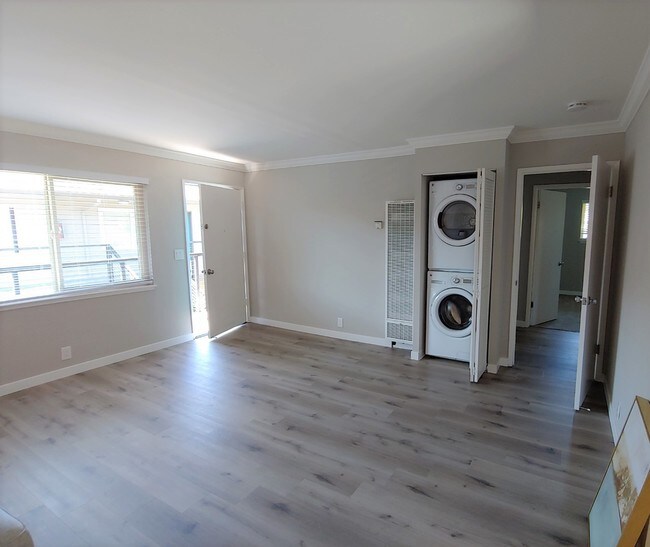 Building Photo - Woodside South