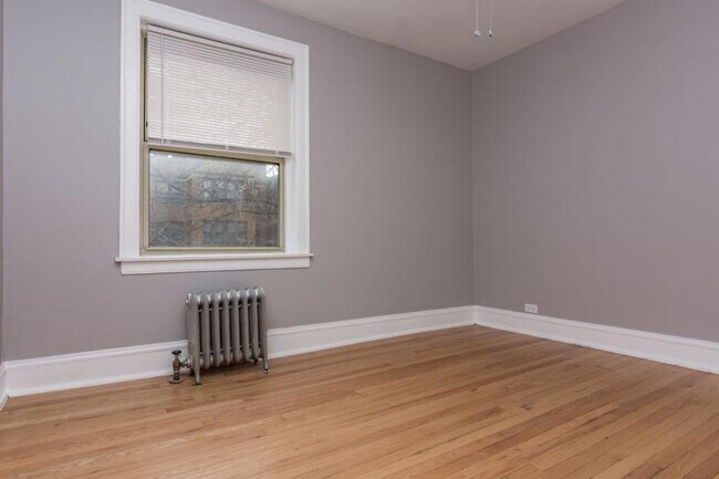 Building Photo - 3 bedroom in Chicago IL 60649