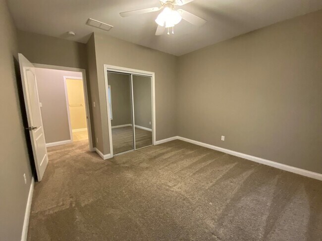 Building Photo - 4720-4720 Sydney Ln