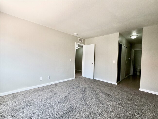 Building Photo - 1405 Vegas Valley Dr