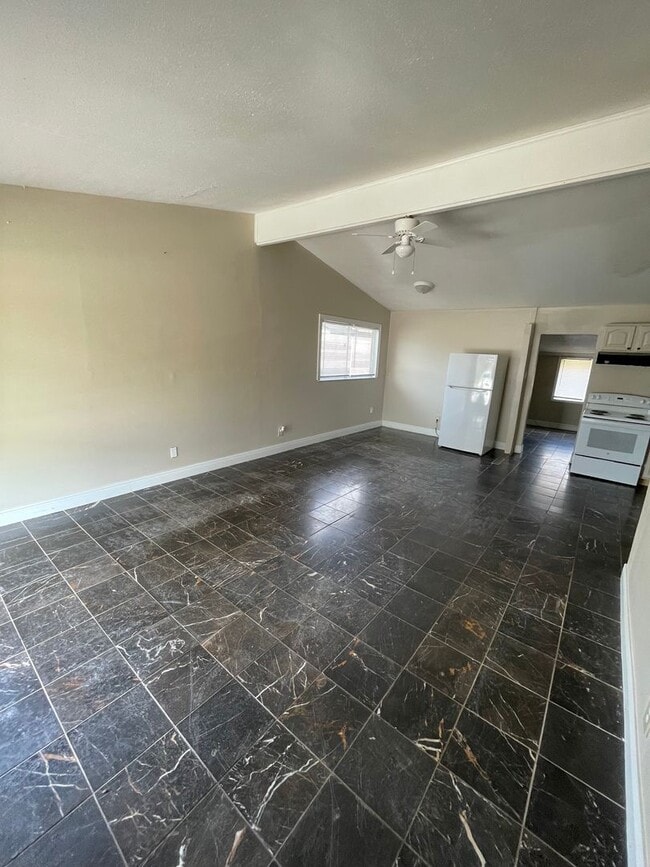 Building Photo - 1409 Sunset Dr