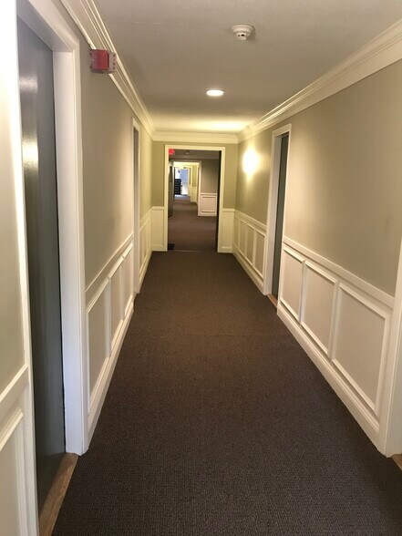 Building Photo - 134 Mammoth Rd