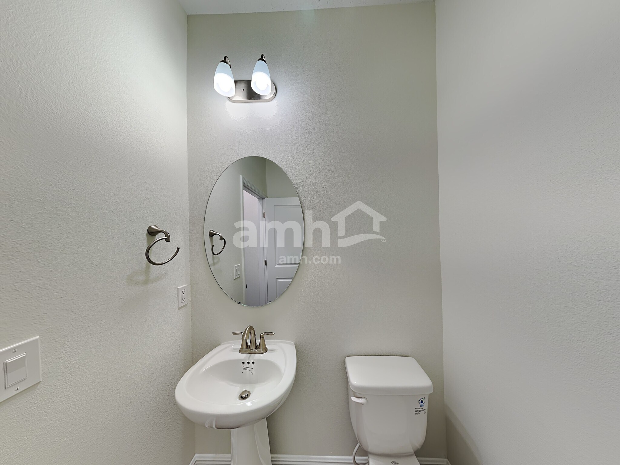 Building Photo - 825 Heavenly Dr