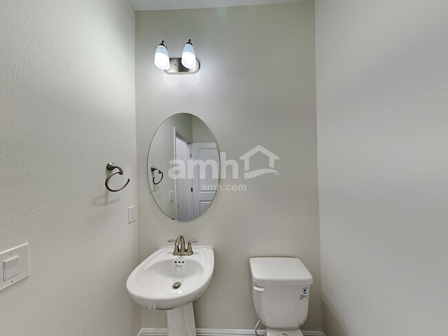 Building Photo - 825 Heavenly Dr