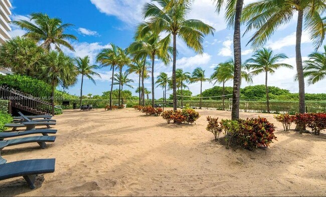 Building Photo - 9172 Collins Ave