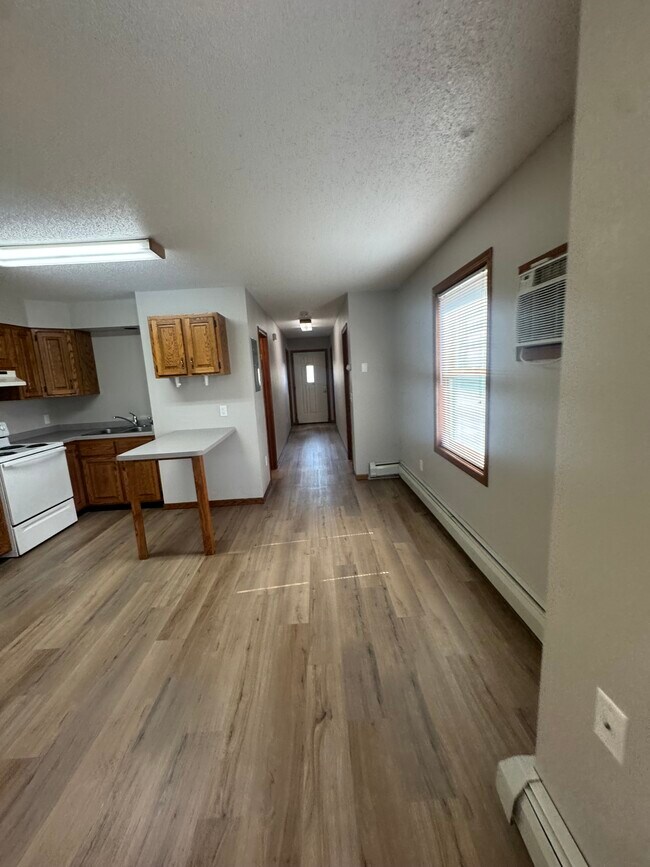 Building Photo - 314 W 4th St