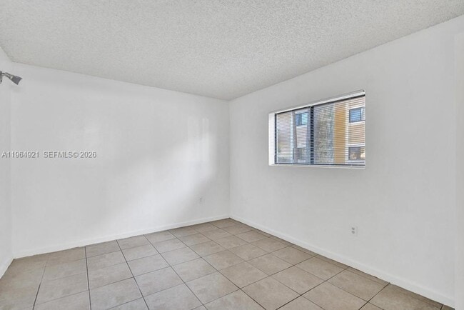 Building Photo - 351 Palm Way