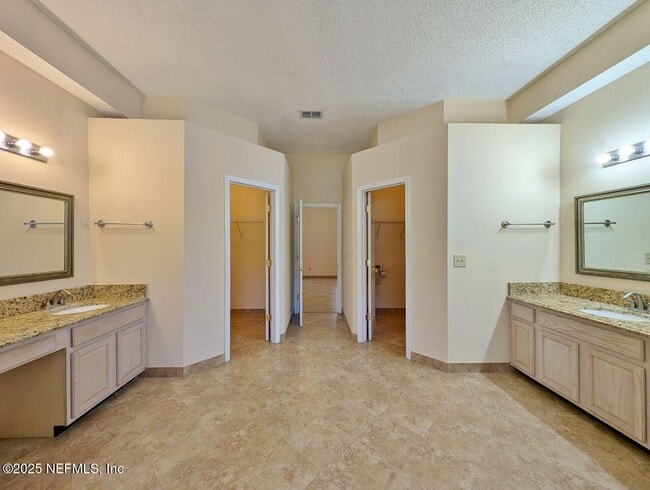 Building Photo - 2413 Cedar Trace Dr W