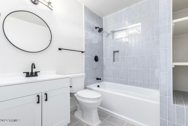 Building Photo - 902 E Fairmount Ave