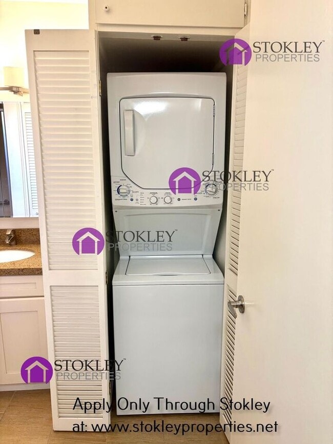 Building Photo - 1200 Singingwood Ct