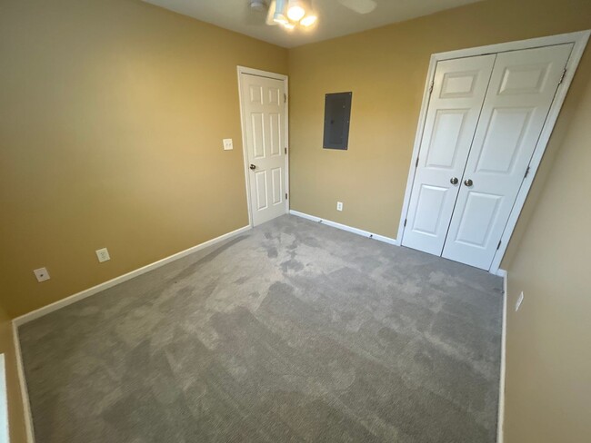 Building Photo - 3 Bed | 2.5 Bath Townhouse in North Raleigh
