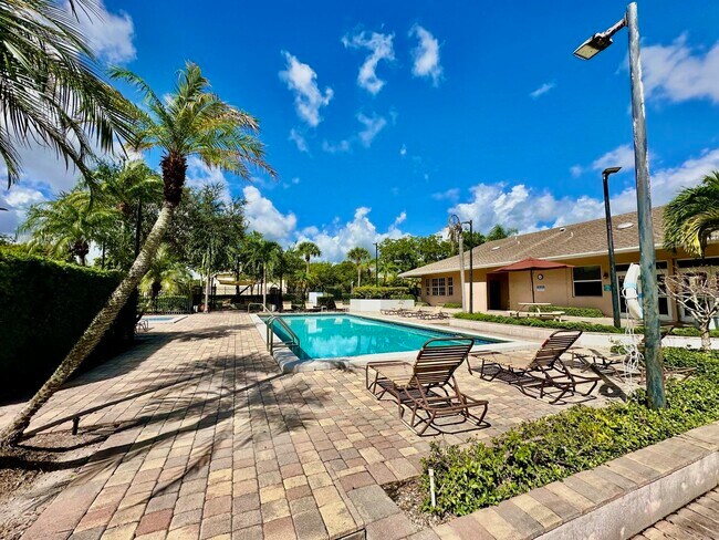 Building Photo - 640 Cypress Club Way