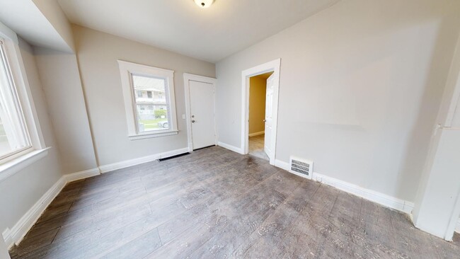 Building Photo - Old Brooklyn - 4 Bedroom Single Family Home