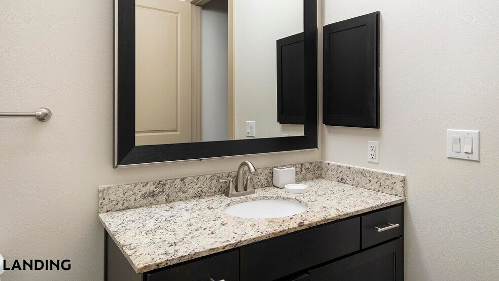 Building Photo - 2626 Fountain View Dr