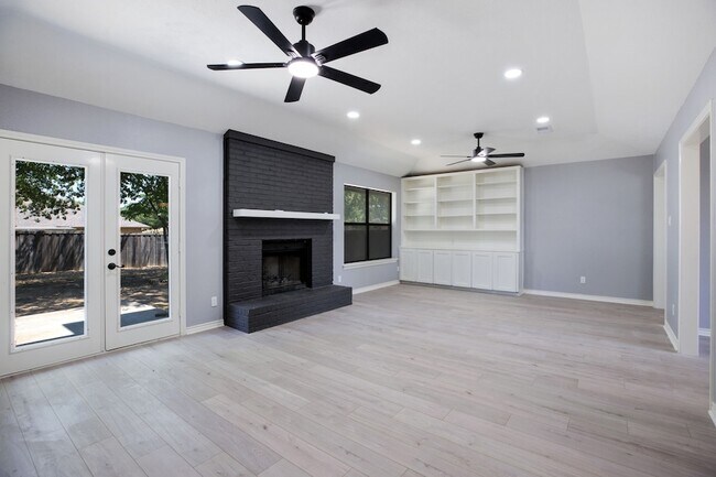 Building Photo - 3808 Yellowstone Pl