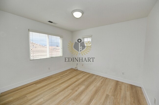 Building Photo - 6083 E Andrews Ave