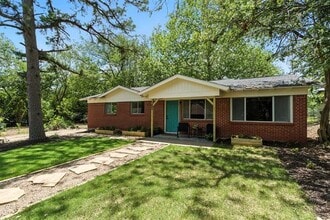 Building Photo - 1423 W Ball St