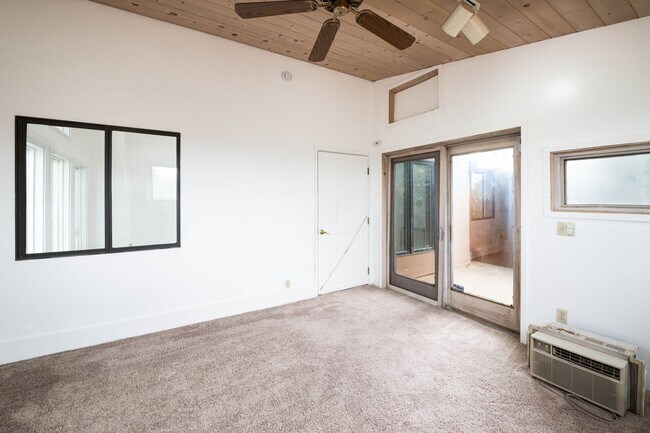 Building Photo - Sunlit One-Bedroom Gem