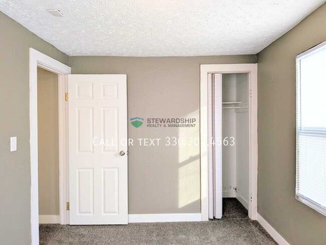 Building Photo - 15265 Lincoln Way W