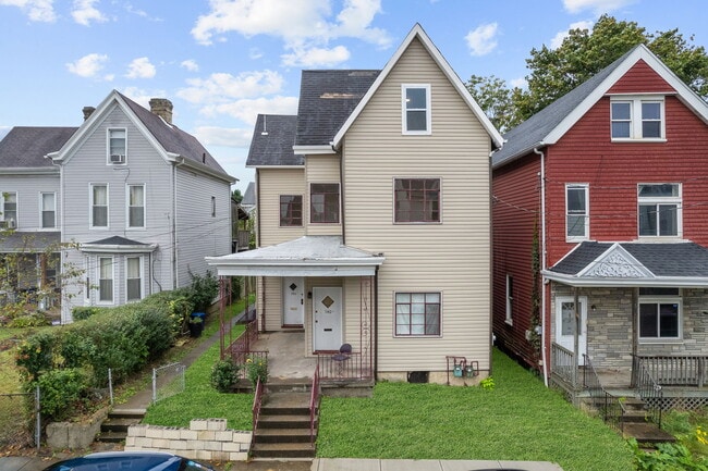 Building Photo - 140 Carver St
