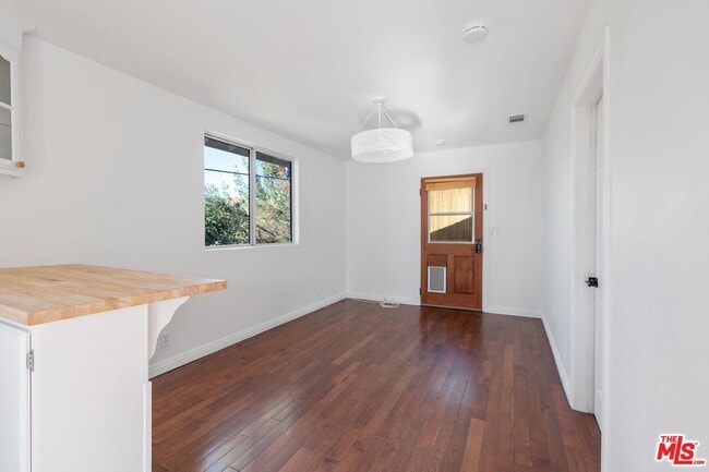 Building Photo - 4006 1/2 Sunset Dr