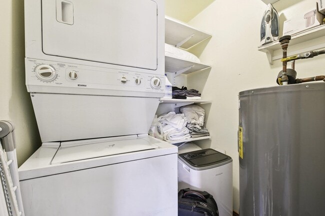 Building Photo - 464 Central Ave