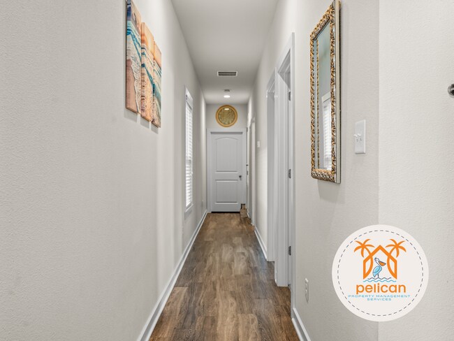 Building Photo - Charming Home in Desirable Pensacola Location