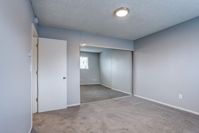 Building Photo - Look no Further, Tyee offers a SUPER 2bed/1bath! Call now for details and a showing!