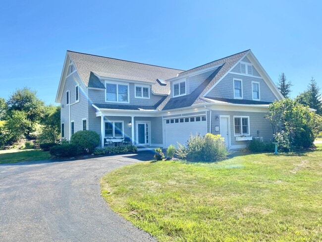 Building Photo - 3 Bedroom Home South Burlington Available ...