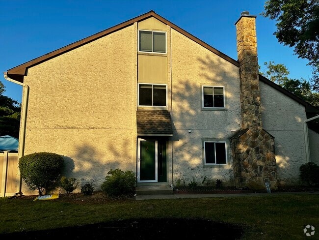 Building Photo - 99 Thoreau Dr